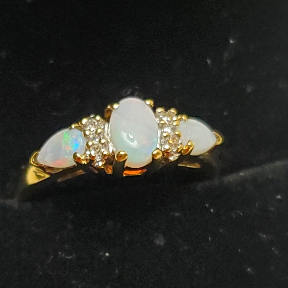 10k gold ring. Opal with little diamonds.